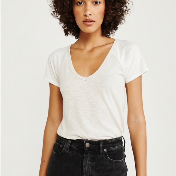 BRAND NEW!! Abercrombie cream colorblock V neck - Picture 3 of 4